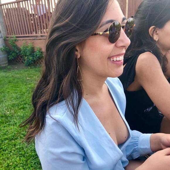 Meet your Posher, Ipek - Picture 1 of 1